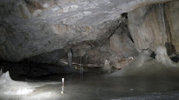 Dobszyńska Jaskinia Lodowa 5 Autor: Dariusz Wózniak źródło: https://slovenskycestovatel.sk/item/dobsinska-ladova-jaskyna