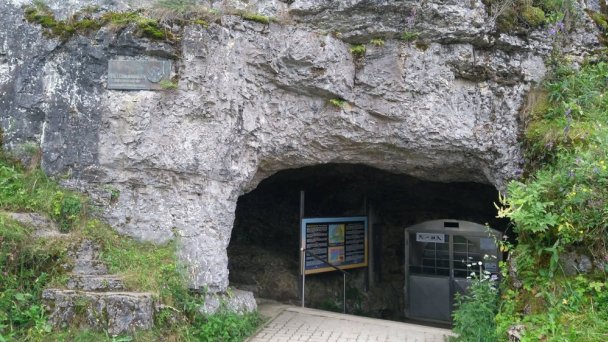 Važecká jaskyňa 3 Autor: Slovak_na_ture źródło: https://scontent-vie1-1.xx.fbcdn.net/v/t1.0-0/p180x540/46368165_300301133916293_6069034538686742528_o.jpg?_nc_cat=100&_nc_sid=e007fa&_nc_oc=AQk99Q9q165GLb9hv02szWzjHtHRJcEKjwXzvV5ppsep3S8hgTm04rUblQXX9Cfaa80&_nc_ht=scontent-vie1-1.xx&_nc_tp=6&oh=94cbea74879ec2ef6570d9ad8f275e8e&oe=5EC71F53
