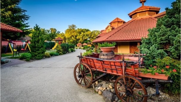 Ranč u Bobiho źródło: https://www.bobiranc.sk/wp-content/gallery/Hlavn%C3%A1-gal%C3%A9ria/thumbs/thumbs_Ranc-u-Bobiho-3.jpg Ranč u Bobiho źródło: https://www.bobiranc.sk/wp-content/gallery/Hlavn%C3%A1-gal%C3%A9ria/thumbs/thumbs_Ranc-u-Bobiho-3.jpg