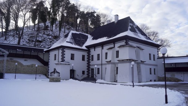 Dwór Zichy Divín 3 źródło: https://www.divin.sk/zichyho-kastiel-muzeum-historie-obce-divin.html