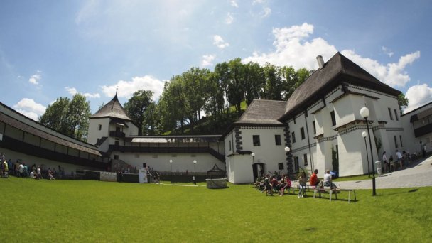 Dwór Zichy Divín 5 źródło: https://www.divin.sk/zichyho-kastiel-muzeum-historie-obce-divin.html