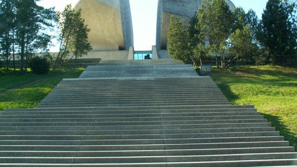 Muzeum SNP Banská Bystrica 3 źródło: https://sk.wikipedia.org/wiki/Pam%C3%A4tn%C3%ADk_SNP_v_Banskej_Bystrici Muzeum SNP Banská Bystrica 3 źródło: https://sk.wikipedia.org/wiki/Pam%C3%A4tn%C3%ADk_SNP_v_Banskej_Bystrici