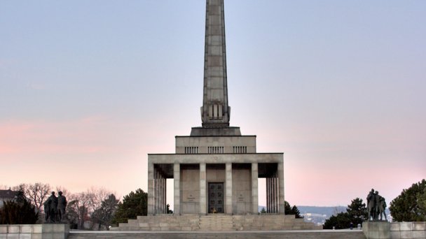 Slavín 4 Autor: Redaktor:Pythin źródło: https://upload.wikimedia.org/wikipedia/commons/d/d3/Slavin_3_wiki.jpg