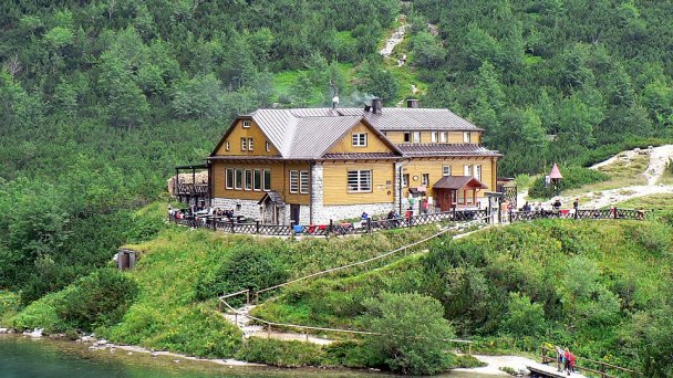 Chata pri Zelenom plese Autor: Krzysztof Dudzik (User:ToSter) źródło: https://upload.wikimedia.org/wikipedia/commons/thumb/5/56/Dolina_Kiezmarska%2C_schronisko_i_Zielony_Staw.jpg/800px-Dolina_Kiezmarska%2C_schronisko_i_Zielony_Staw.jpg Chata pri Zelenom plese Autor: Krzysztof Dudzik (User:ToSter) źródło: https://upload.wikimedia.org/wikipedia/commons/thumb/5/56/Dolina_Kiezmarska%2C_schronisko_i_Zielony_Staw.jpg/800px-Dolina_Kiezmarska%2C_schronisko_i_Zielony_Staw.jpg