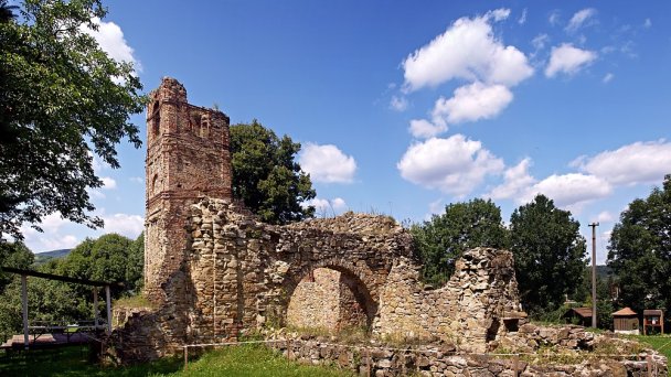 Monastier Zostúpenia Svätého Ducha Autor: Pierre Bona źródło: https://upload.wikimedia.org/wikipedia/commons/8/85/Krasny-Brod_ruines_monast%C3%A8re_pano.jpg