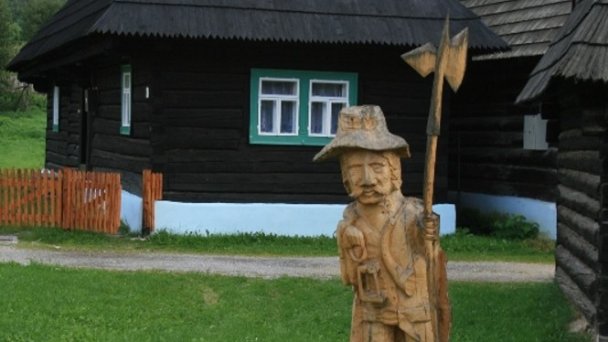 Bobrova raľa 4 źródło: https://vitanova.eu.sk/assets/galleries/foto-podbiel/hrad-podbiel-119.jpg Bobrova raľa 4 źródło: https://vitanova.eu.sk/assets/galleries/foto-podbiel/hrad-podbiel-119.jpg