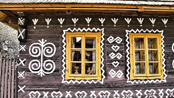 Skičzen Čičmany 3 Autor: Mr.Theklan źródło: https://www.flickr.com/photos/theklan/with/8454372924/ Skičzen Čičmany 3 Autor: Mr.Theklan źródło: https://www.flickr.com/photos/theklan/with/8454372924/