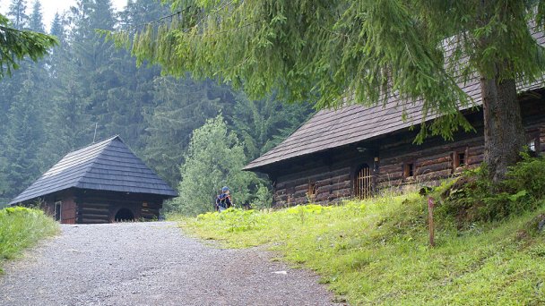Skanzén Zuberec Autor: Dezidor źródło: https://sk.wikipedia.org/wiki/M%C3%BAzeum_oravskej_dediny Skanzén Zuberec Autor: Dezidor źródło: https://sk.wikipedia.org/wiki/M%C3%BAzeum_oravskej_dediny