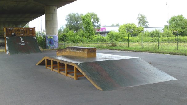 Skatepark Lučenec 2 Autor: Tomáš Kvak źródło: http://www.boardlife.sk/sk/skateboard/skatepark/skatepark-lucenec