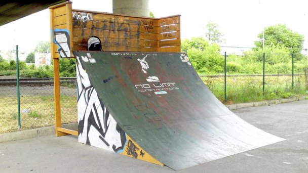 Skatepark Lučenec 4 Autor: Tomáš Kvak źródło: http://www.boardlife.sk/sk/skateboard/skatepark/skatepark-lucenec