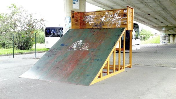 Skatepark Lučenec 5 Autor: Tomáš Kvak źródło: http://www.boardlife.sk/sk/skateboard/skatepark/skatepark-lucenec