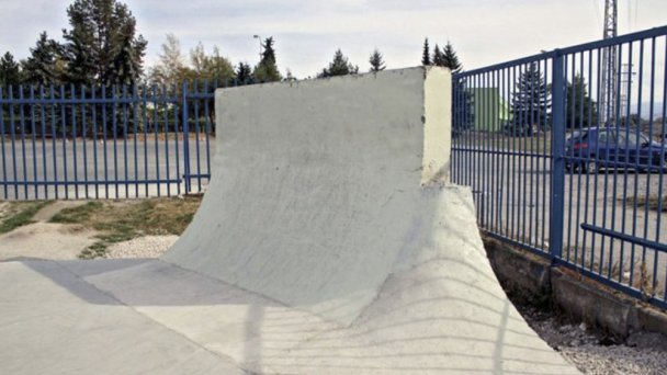 Skatepark SNV 2 Autor: Peťo Wolf źródło: http://www.boardlife.sk/sk/skateboard/skatepark/skatepark-spisska-nova-ves