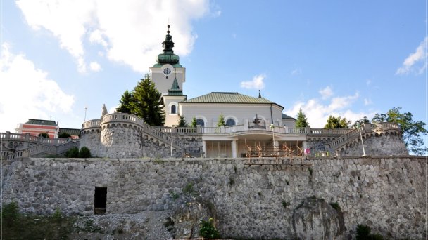 Mauzóleum Andreja Hlinku Autor: János Korom Dr. 15 Millio źródło: https://www.flickr.com/photos/korom/3746791992/in/photolist-6H6hHW-6H2fXT-6H2fdk-6H2c3e-6H2gGH-6H6did-6c9aY5-6H2gBi-26Y3Dja-6H2awv-6H2d9K-6H2aN4-6H6hrU-6H2fAP-6H2f8e-6H29t6-6H6jXm-6H6dZY-6H6cHC-6H2g5i-6H6jns-6H6cD5-6H6czw-6H6jPG-6H6hPL-6H6eTL-6H6c65-6H2gN8-6H2cVi-6H2fhz-6H2aRM-6H6dV9-6H2gbR-6H2ceT-6H2biR-6H6d5s-6H2gkk-6H6fA7-6H2epB-6H6eRd-6H6gSQ-6H29Ti-6H6fsq-6H6emq-6H6csJ-6H2aAT-6H2gvp-6H6fDw-6H6hVm-tx3vnb/
