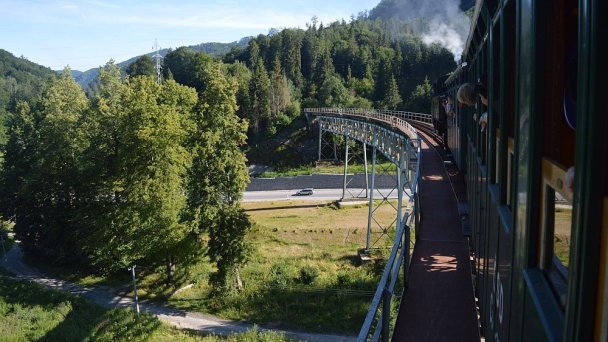Zubačka Autor: Facebook Zubačka Tisovec - Pohronská Polhora źródło: https://scontent.fbts7-1.fna.fbcdn.net/v/t31.0-8/11144442_805844022847413_7628677909985868636_o.jpg?_nc_cat=111&ccb=2&_nc_sid=9267fe&_nc_ohc=qtdMf-dBNJ0AX-9-BQT&_nc_ht=scontent.fbts7-1.fna&oh=a64e94c69b2dbdf7e3dcb0fd3762b11e&oe=5FE899F0