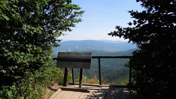 Vyhliadka na Jarabej skale, v blízkosti Kremenca źródło: https://sk.wikipedia.org/wiki/Kremenec_(vrch_v_Bukovsk%C3%BDch_vrchoch)