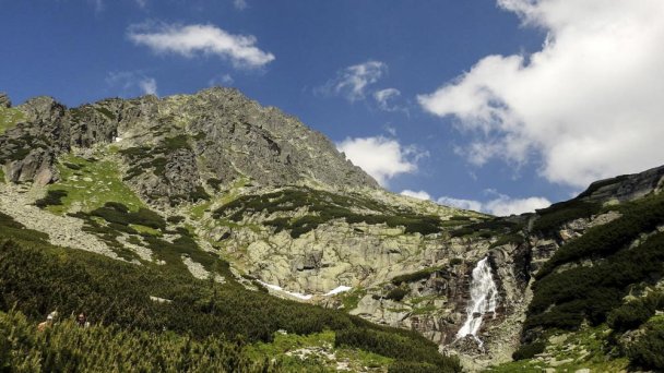 Waterfall Jump 3 Autor: Estera Lukáčova źródło: https://slovenskycestovatel.sk/item/vodopad-skok
