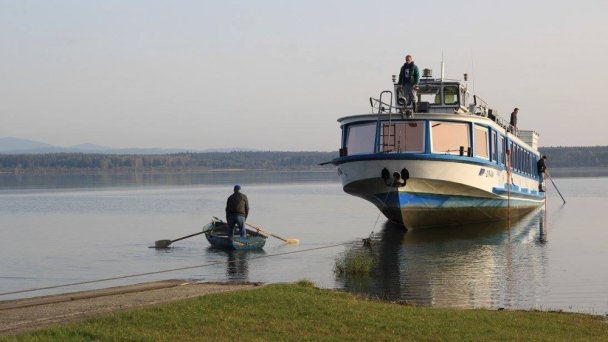 Loď Orava 5 źródło: https://scontent-vie1-1.xx.fbcdn.net/v/t31.0-0/p640x640/14556596_813995338704033_3559352066635174350_o.jpg?_nc_cat=110&_nc_sid=e007fa&_nc_oc=AQkZ8vSkAeo5pmEvpgSqB3GEssmJhkPaElIJaeeLoutu8LIWTpA7CqCVP35ADbHcJrI&_nc_ht=scontent-vie1-1.xx&_nc_tp=6&oh=7d58c294711a1cd2899d0f758a02bedb&oe=5ECE8DD0