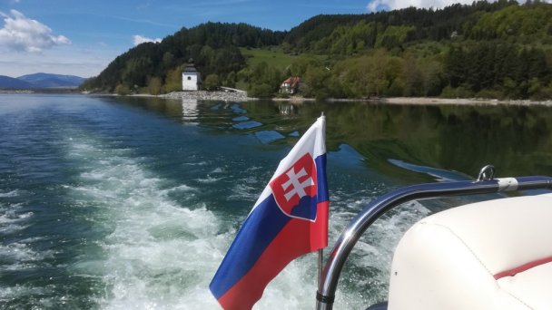 Loď Mara 4 źródło: https://scontent-vie1-1.xx.fbcdn.net/v/t1.0-9/p720x720/59957383_2343430615678802_3523597667923918848_o.jpg?_nc_cat=107&_nc_sid=110474&_nc_oc=AQmNRkq-V7lQCXKOfXQqikcSpzNbDeYg7IrjssOzisH6fHCp8IJ7xFoH9qxNY8HjHi4&_nc_ht=scontent-vie1-1.xx&_nc_tp=6&oh=3b89470e14b1c91cc89194bc40f26151&oe=5ECE1324