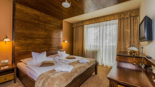 Wellness hotel Borovica ****  Szczyrbskie Jezioro 11