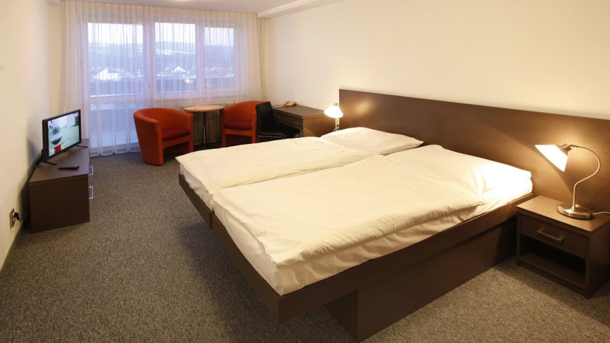 Hotel Máj *** Pieszczany 2 Hotel Máj *** Pieszczany 2
