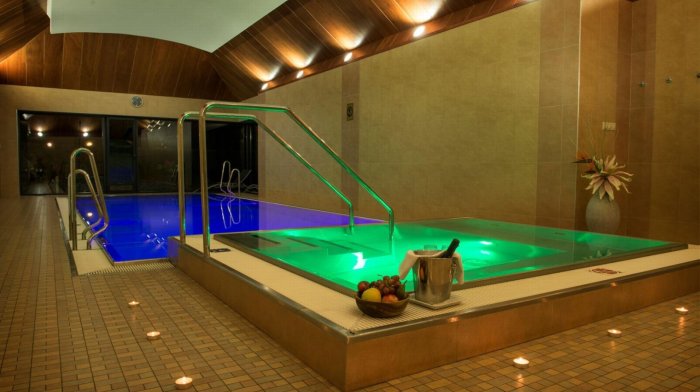 Pobyt dla seniora w odrestaurowanym hotelu zamkowym