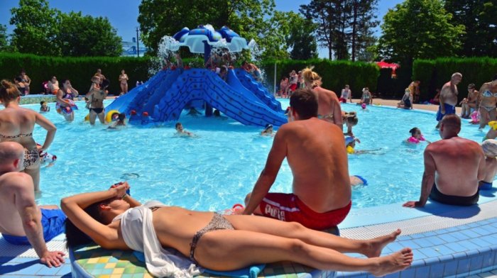 Gorące lato i relaks w basenie termalnym Veľký Meder
