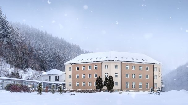 Zależność ** Liptów Uzdrowisko Lucky 10