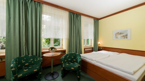 Vila Trajan Ensana Health Spa Hotel ** (posiłki i zabiegi w Hotelu Pro Patria do 600m) 15