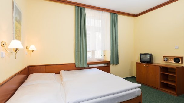 Vila Trajan Ensana Health Spa Hotel ** (posiłki i zabiegi w Hotelu Pro Patria do 600m) 3