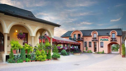 Hotel Flora ** Bešeňová