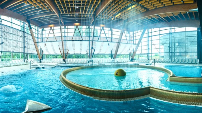 Relax wellness z dostępem do basenów termalnych z atrakcjami wodnymi