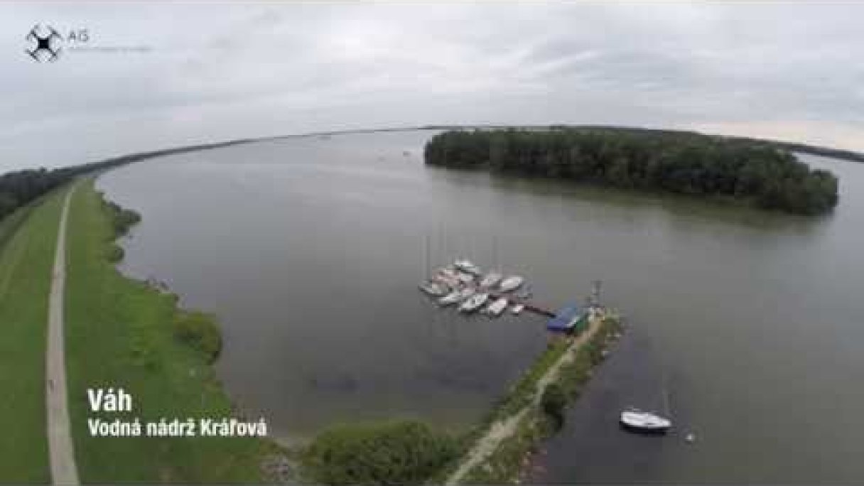 Váh - Vodná nádrž Kráľová Autor: Aerial Images Slovakia źródło: https://www.youtube.com/@aerialimagesslovakia9362