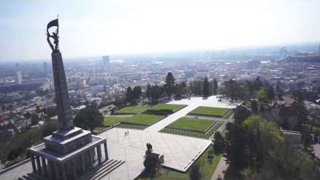 Slavin War Memorial in Bratislava Slovakia | FPV Autor: VladoPortosRC źródło: https://www.youtube.com/@VladoPortosRC