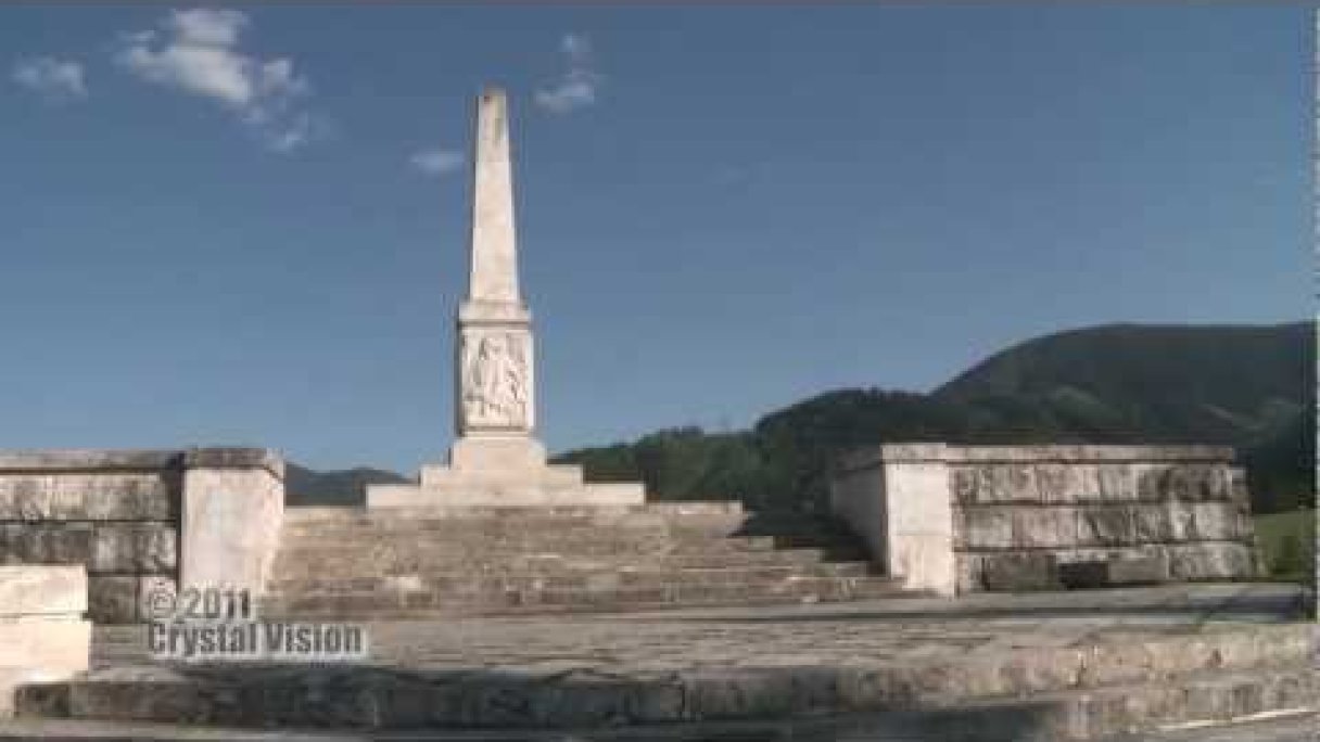 Pamätník francúzskym partizánom (vrch Zvonica pri Strečne) Autor: Slovensky Trip źródło: https://www.youtube.com/@slovaktrip