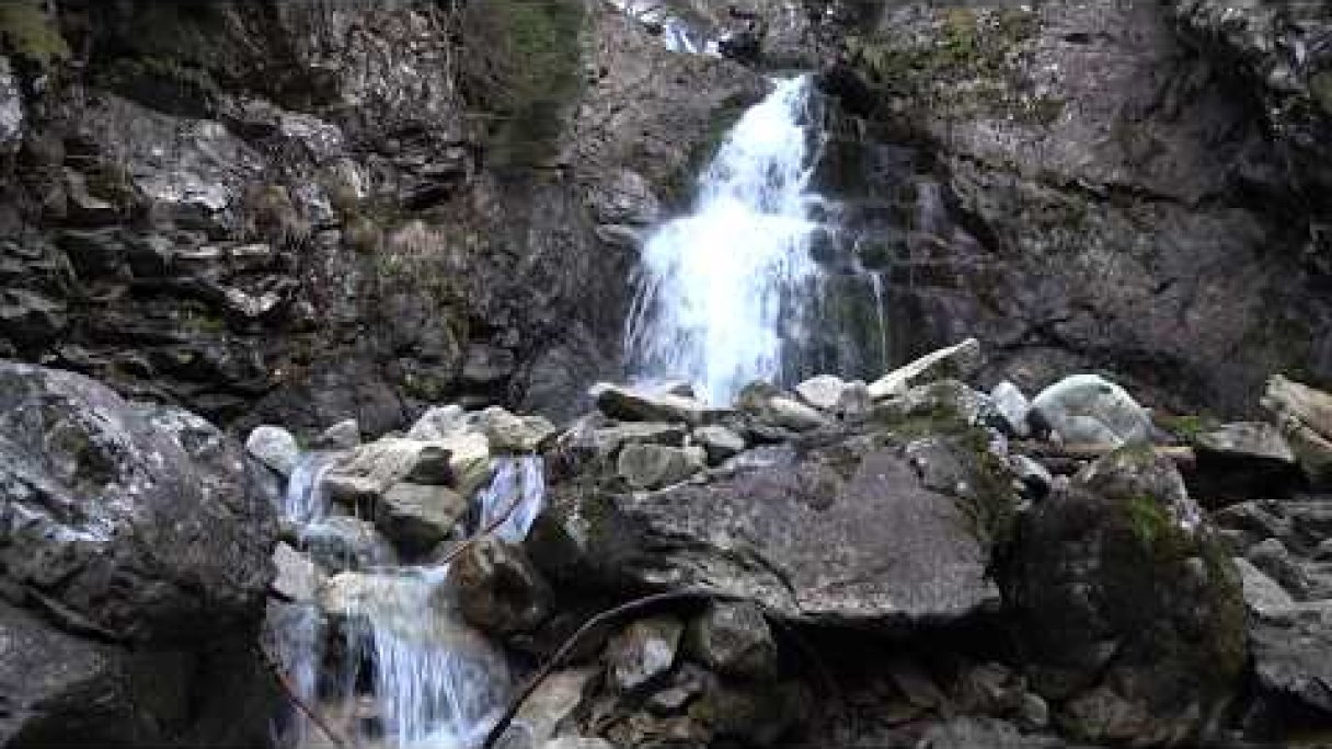Kmeťov vodopád - Kmeťov waterfall Autor: Slovak Treasures źródło: https://www.youtube.com/@slovaktreasures
