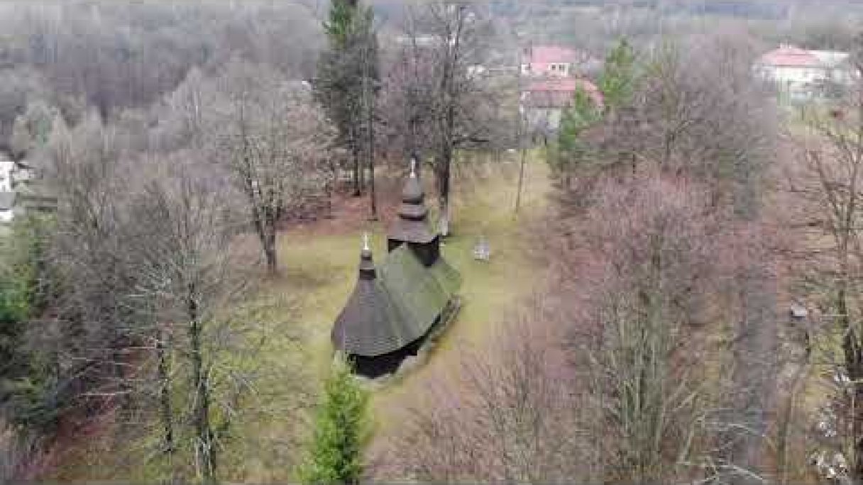 DJI Mavic Air 4K | Aerial view of Greek Catholic wooden Church in Ruska Bystra Autor: JanTravels źródło: https://www.youtube.com/@jantravels8936 DJI Mavic Air 4K | Aerial view of Greek Catholic wooden Church in Ruska Bystra Autor: JanTravels źródło: https://www.youtube.com/@jantravels8936