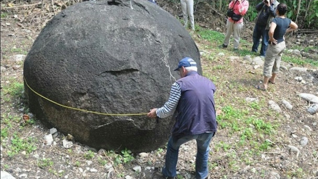 Megoňky Kamenné koule / Stone balls Autor: Tomáš D. źródło: https://www.youtube.com/@tomasd.9832