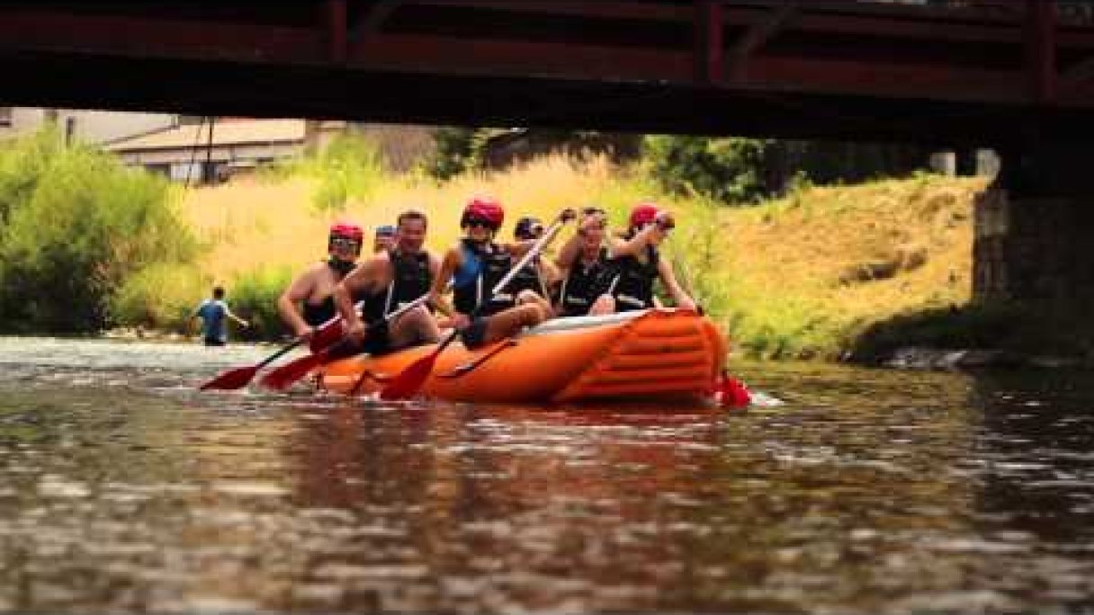 splav rafting rieky Váh Autor: MuttonSk źródło: https://www.youtube.com/@MuttonSk