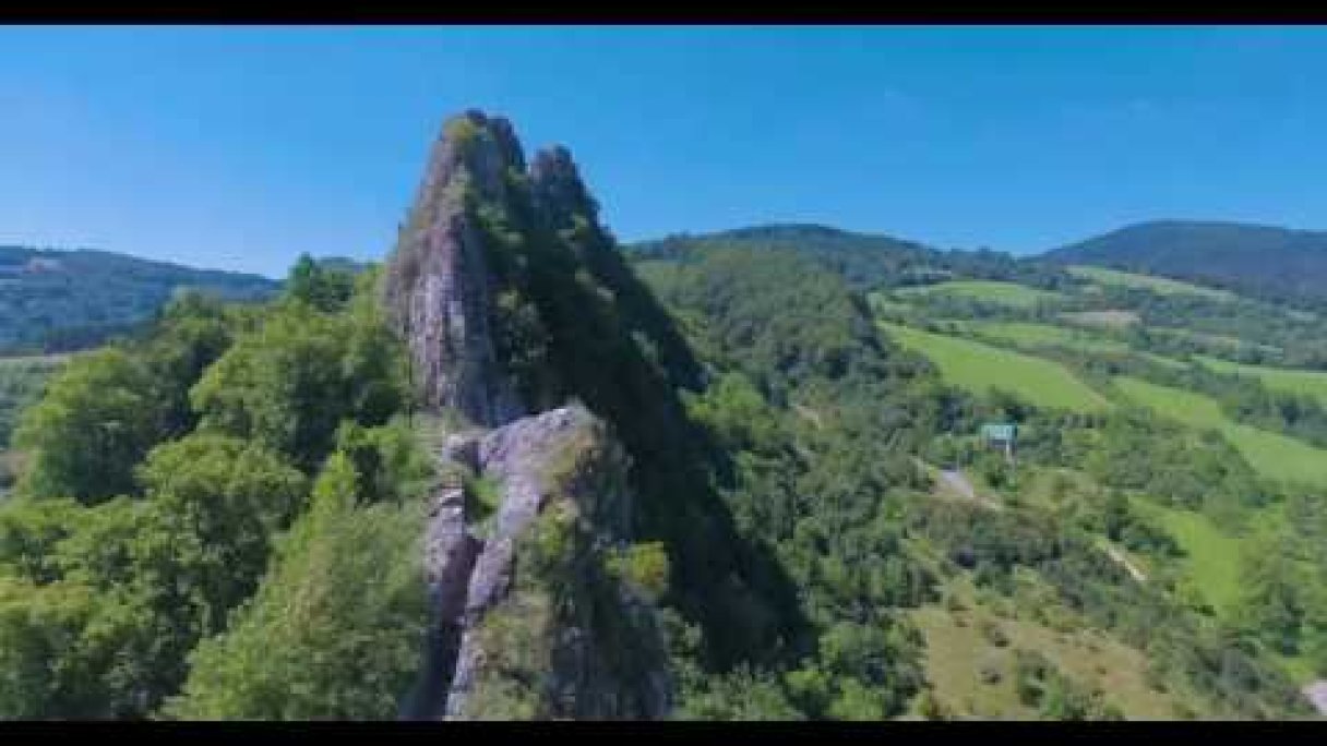 Hrad Lednica Autor: Suada Meatfly źródło: https://www.youtube.com/@suadameatfly2518