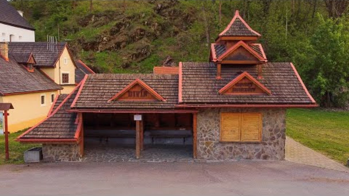 hrad Divín zhora - Slovensko ( 1080p ) Autor: Objektívom po Slovensku źródło: https://www.youtube.com/@objektivomnaslovensko372 hrad Divín zhora - Slovensko ( 1080p ) Autor: Objektívom po Slovensku źródło: https://www.youtube.com/@objektivomnaslovensko372