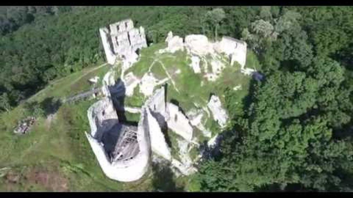 Oponický hrad 4K Autor: Juraj Medo źródło: https://www.youtube.com/@JurajMedo