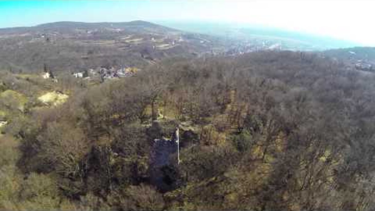 hrad Biely Kameň (aero 2015) Autor: David F źródło: https://www.youtube.com/@davidf7869
