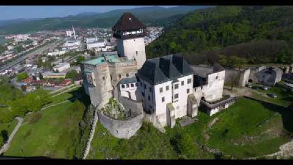 Trenčiansky hrad, 2017 Autor: Suada Meatfly źródło: https://www.youtube.com/@suadameatfly2518