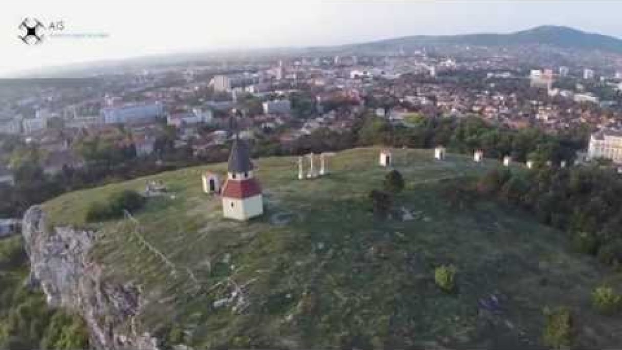 Nitra - Kalvária Autor: Aerial Images Slovakia źródło: https://www.youtube.com/@aerialimagesslovakia9362