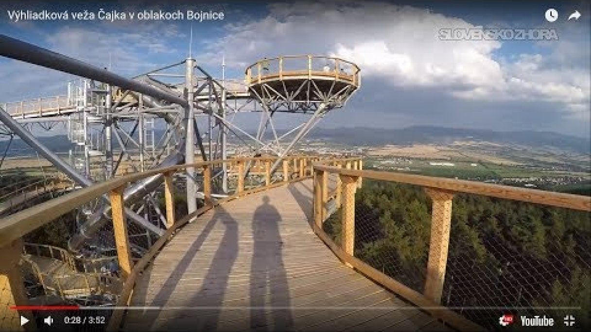 Výhliadková veža Čajka v oblakoch - Bojnice Autor: SLOVENSKO ZHORA źródło: https://www.youtube.com/@SLOVENSKO-ZHORA