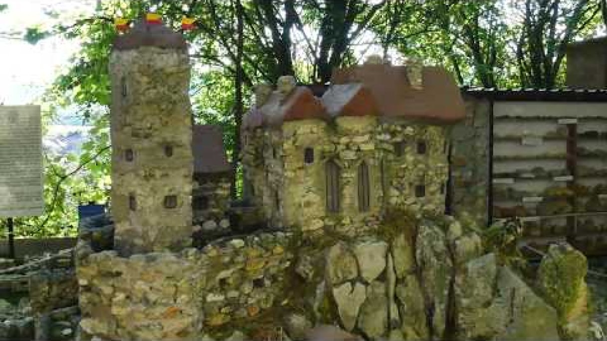 Malý skanzen Beckov (Bubeland) 4K - Vyletik.eu Autor: Vyletik.eu źródło: https://www.youtube.com/@Vyletikeu