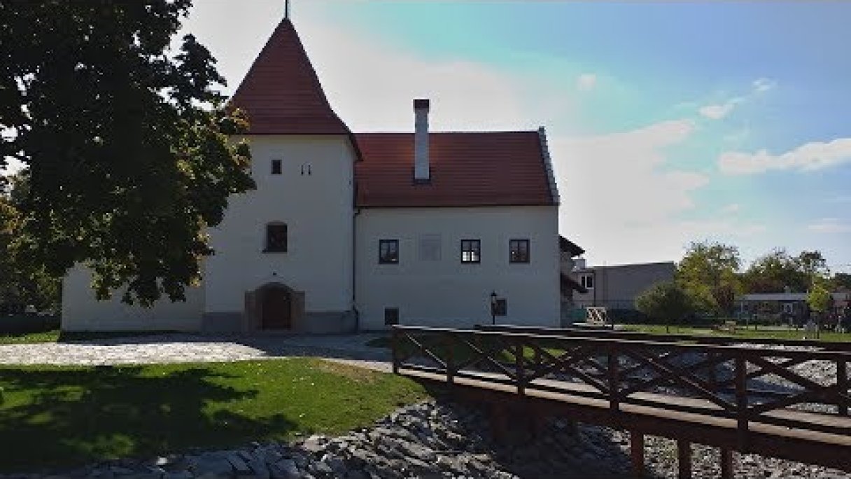 Šimonovany - Vodný hrad Autor: Miloš Kasal źródło: https://www.youtube.com/@miloskasal
