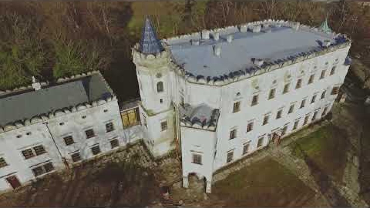 Kaštieľ   Moravany nad Váhom Dron Autor: Piešťanský týždeň źródło: https://www.youtube.com/@piestanskytyzden8694