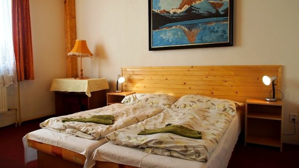 Izba č. 14 na prízemí s 2 lôžkami, 2 prístelkami (poschodová posteľ)