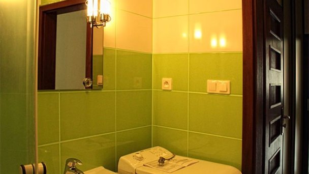 Kúpeľňa s práčkou apartmán 1. poschodie